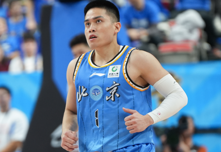 开云体育下载-锁定季后赛!北京狂轰22-0逆转同曦 陈盈骏26+10郭昊文30分